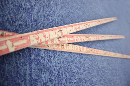 グリッパー (Y) カーペット 施工用 資材 長さ約1.2m (グリッパータイプは木質用とコンクリート用があります)